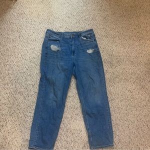 american eagle slightly distressed jeans